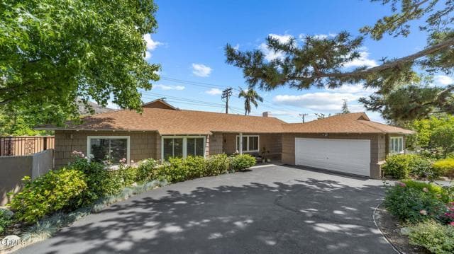 Building Photo - 2030 N Altadena Dr