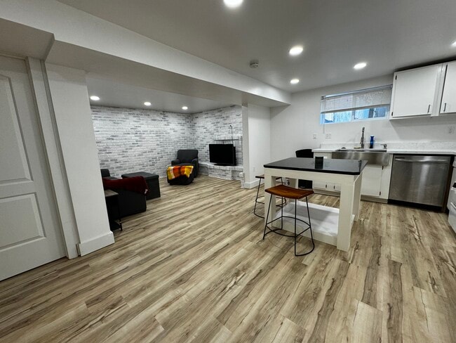Foto del edificio - 583 N 150 W
