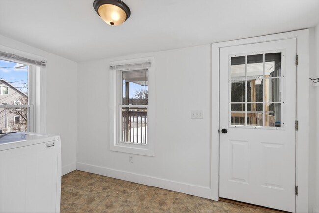 Foto del edificio - 28 DuPont Ave