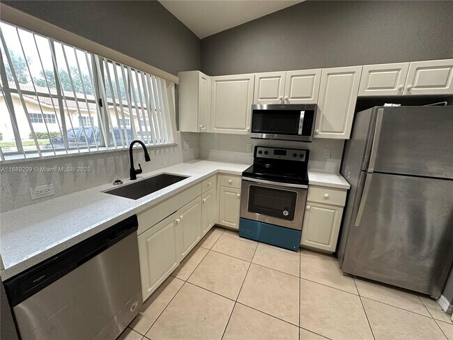 Foto del edificio - 3944 SW 48th Ave