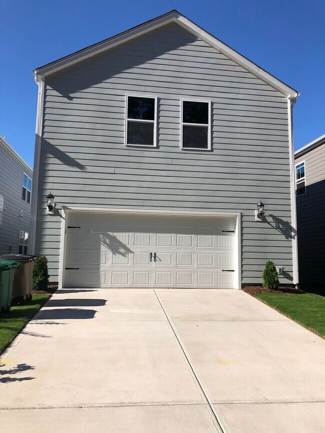 Foto del edificio - Modern 5 Bed | 3 Bath House in Cary