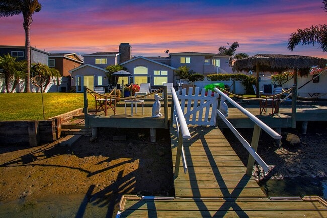 Building Photo - 218 Highland St