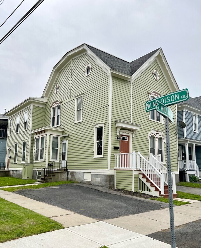 300 Williams St Unit Back Lower, Johnstown, NY 12095 Room for Rent in