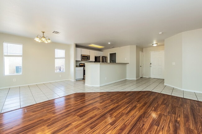 Building Photo - 5337 N Padero Dr