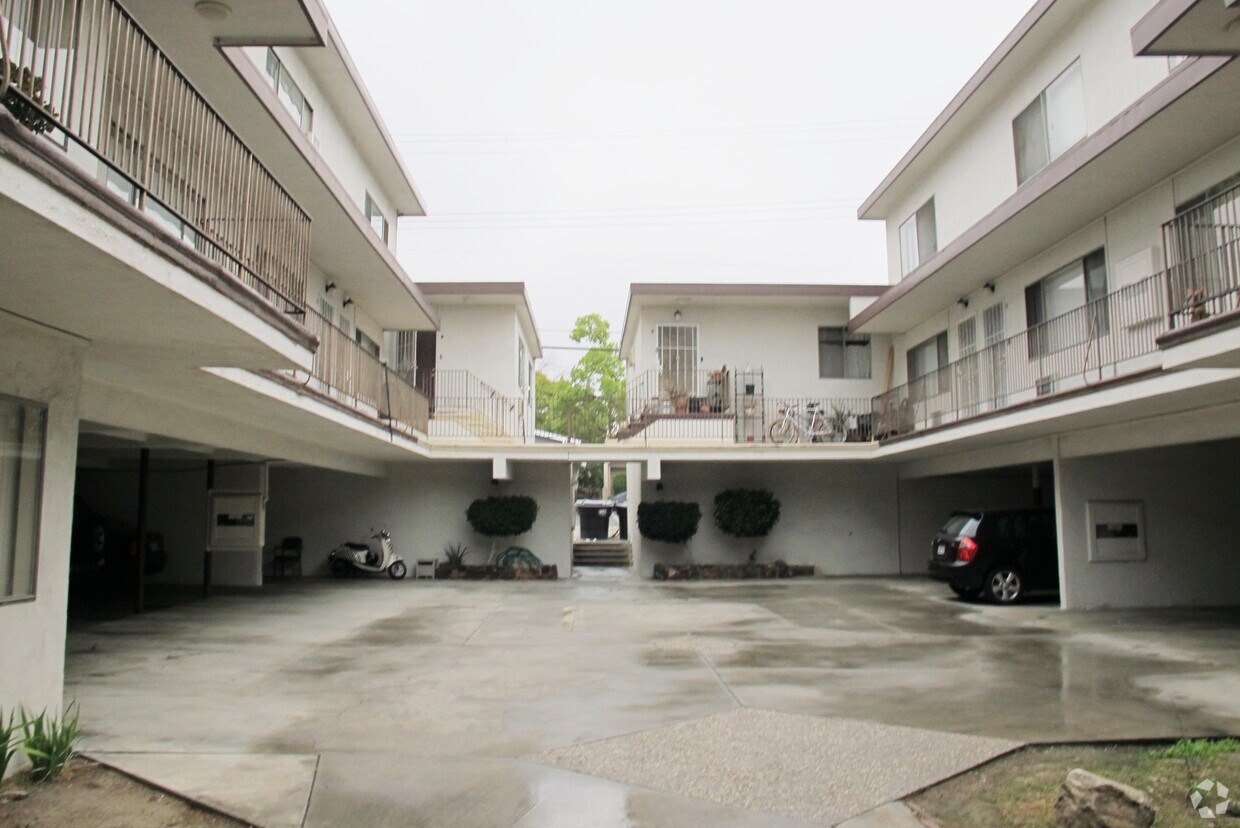 Foto del edificio - 6308 Comstock Ave