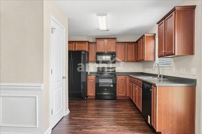 Foto del edificio - 1523 Bradley Blvd