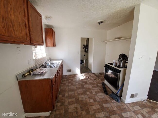 Building Photo - 3 br, 1 bath House - 8699 Essex Ave