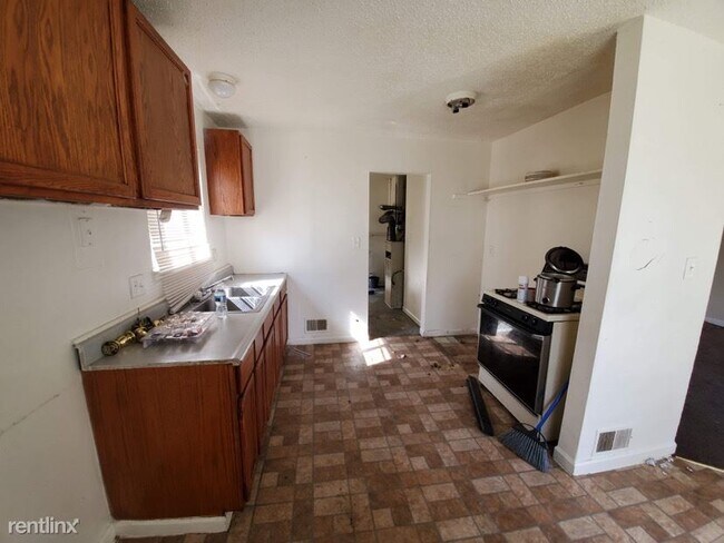 Foto del edificio - 3 br, 1 bath House - 8699 Essex Ave