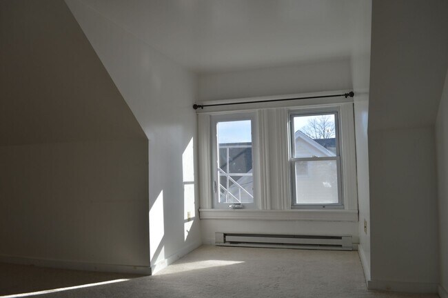 Building Photo - 46 Locust Ave