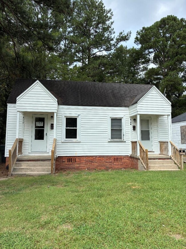 Building Photo - 914 Crawford St S