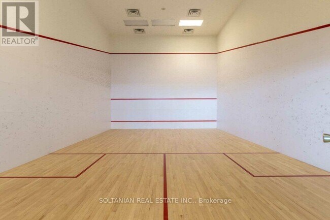 Photo du bâtiment - 55 Regent Park Blvd