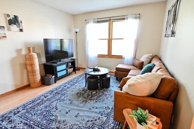 Building Photo - 4 br, 2 bath House - 600 Village Avenue