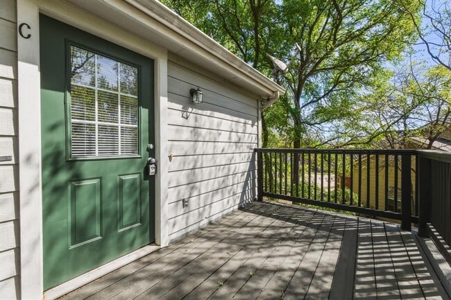 Foto del edificio - 2908 Whisper Oaks Ln