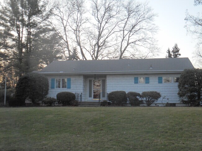 Building Photo - 136 Briarheath Ln