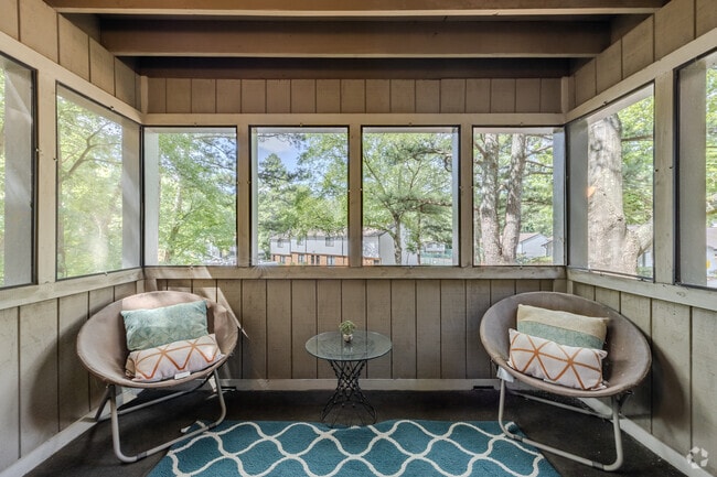 2BR, 2BA - 1185SF - Porch - Hampton Woods