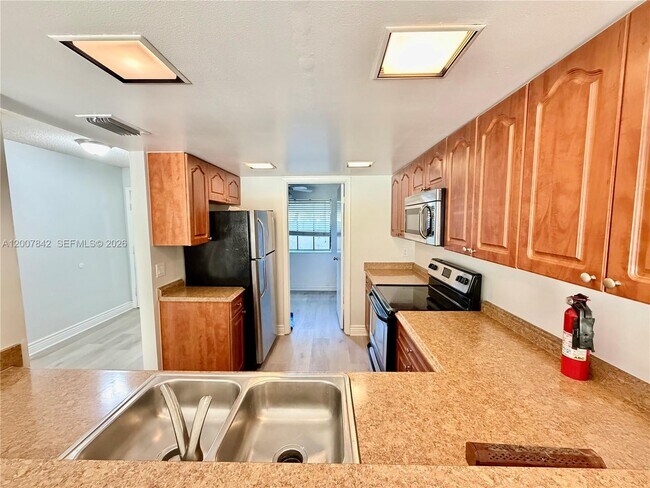 Foto del edificio - 4403 SW 70th Terrace