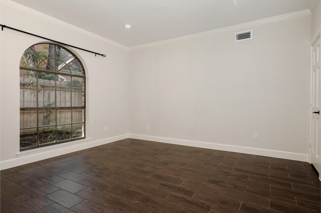 Building Photo - 24 Hornsilver Pl