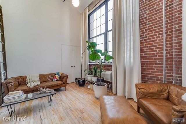 Building Photo - 1 br, 1 bath Condo - 366 Trenton Ave Unit 2C