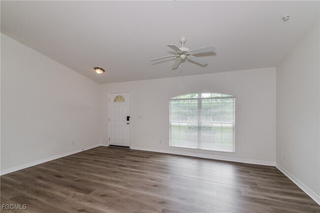 Foto del edificio - 3259 Toluca Terrace