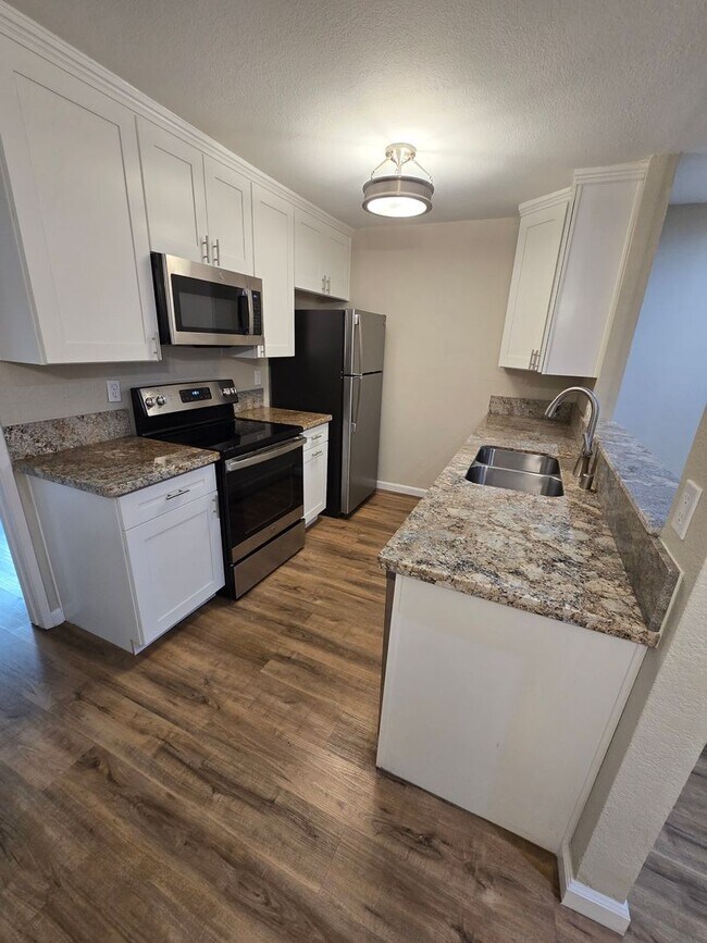 Foto del edificio - Remodeled 2 Bedroom 2 Bath Condo - Normal Heights - Garage & Driveway Parking