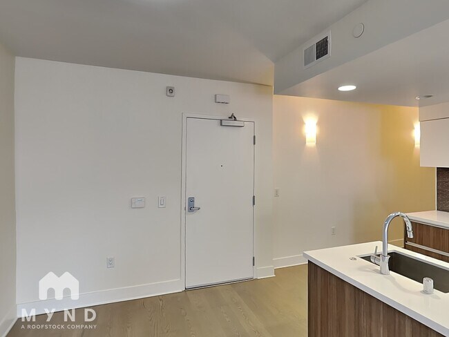 Building Photo - 1080 Sutter St