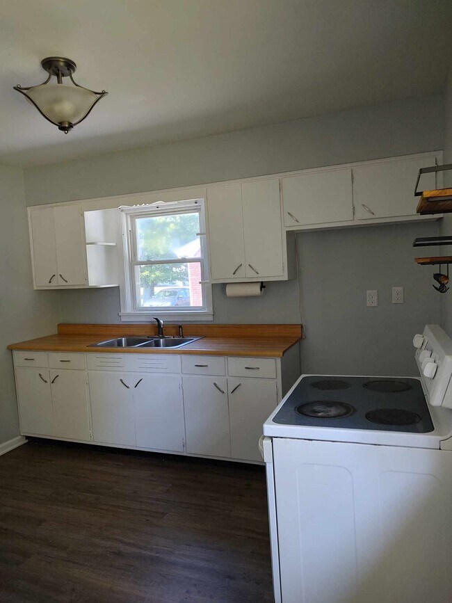 Building Photo - 7806 Glaser Ln
