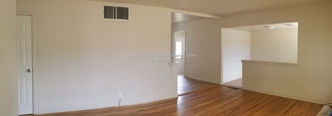 Building Photo - Centrally located 3 Bedroom 1 3/4 Bath wit...