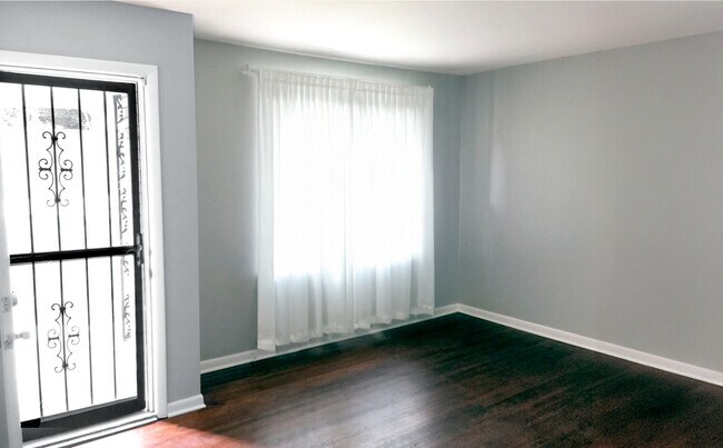 Living room with beautiful hardwood floors - 1404 Winthorne Drive