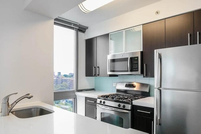 Building Photo - 3 bedroom in Brooklyn NY 11201