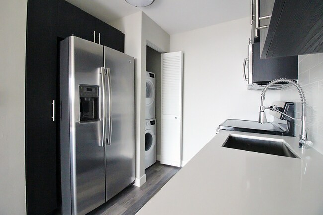 Foto del edificio - 903 N State St