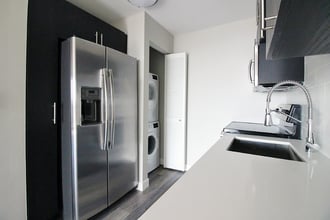 Building Photo - 26 E Delaware Pl Building Photo - 26 E Delaware Pl