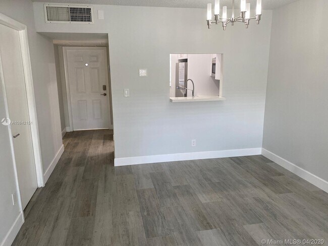 Building Photo - 5111 W Oakland Park Blvd