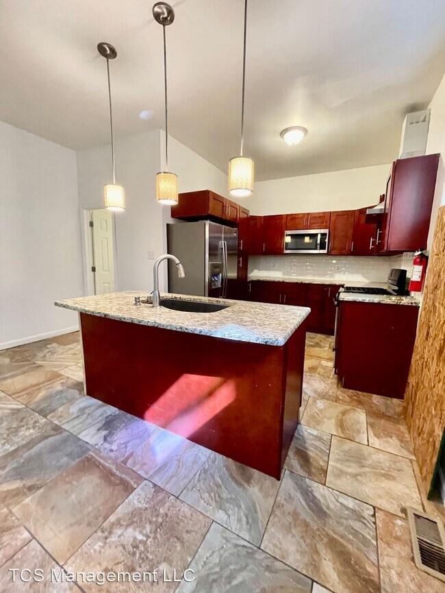 Foto del edificio - 5 br, 2 bath House - 5027 Haverford Avenue