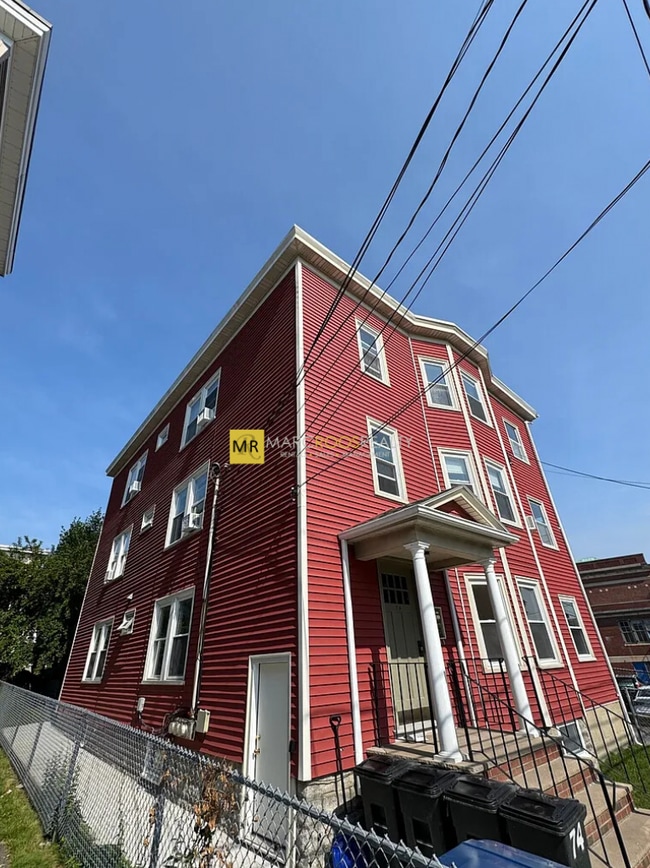 Building Photo - 76 Brooks St