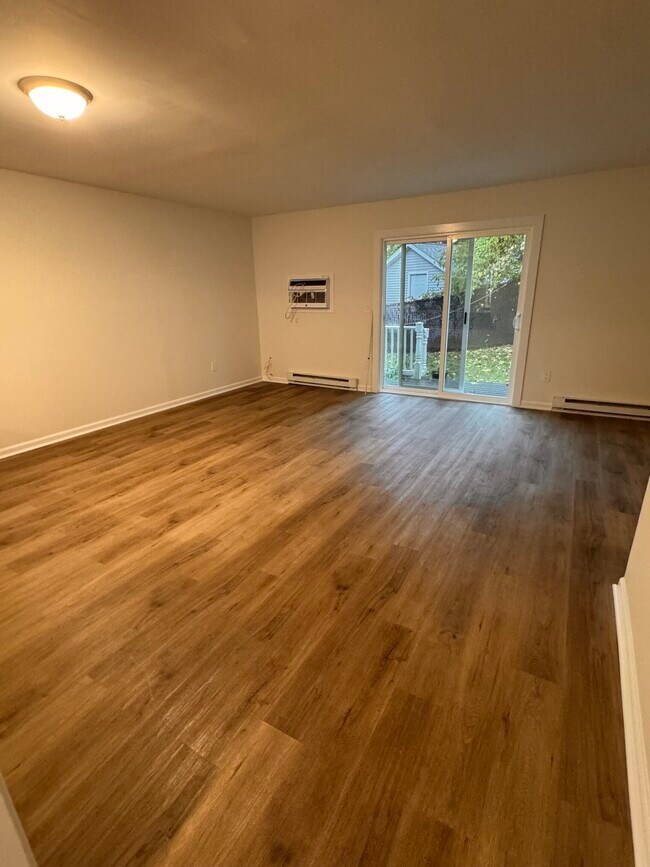 Building Photo - 18 Triangle St