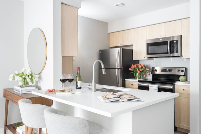 Building Photo - Arbors on Duke