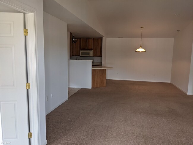 Building Photo - 2 br, 2 bath Condo - 545 Cambridge Ct Grea...