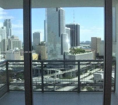 Foto del edificio - 350 S Miami Ave