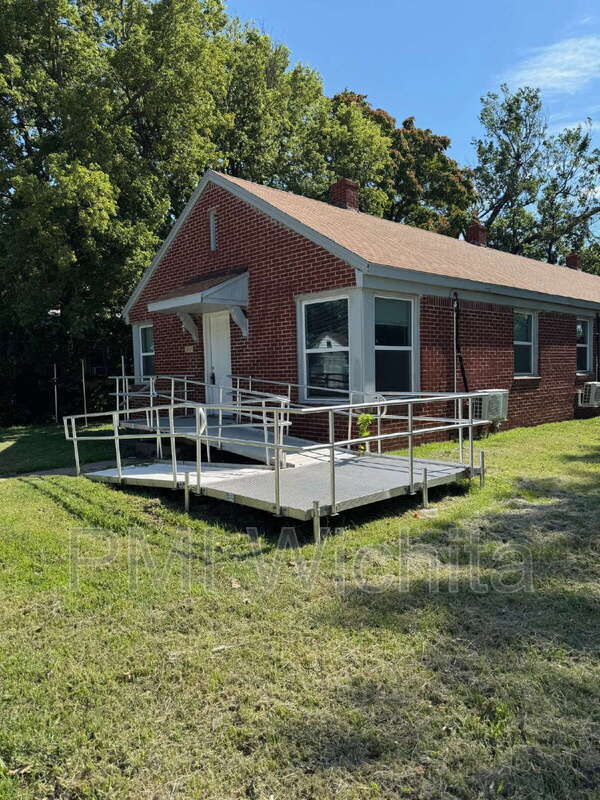 Building Photo - 632 S Hydraulic Ave