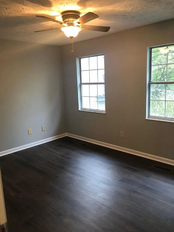 Building Photo - 9201 Shady Bend Ln