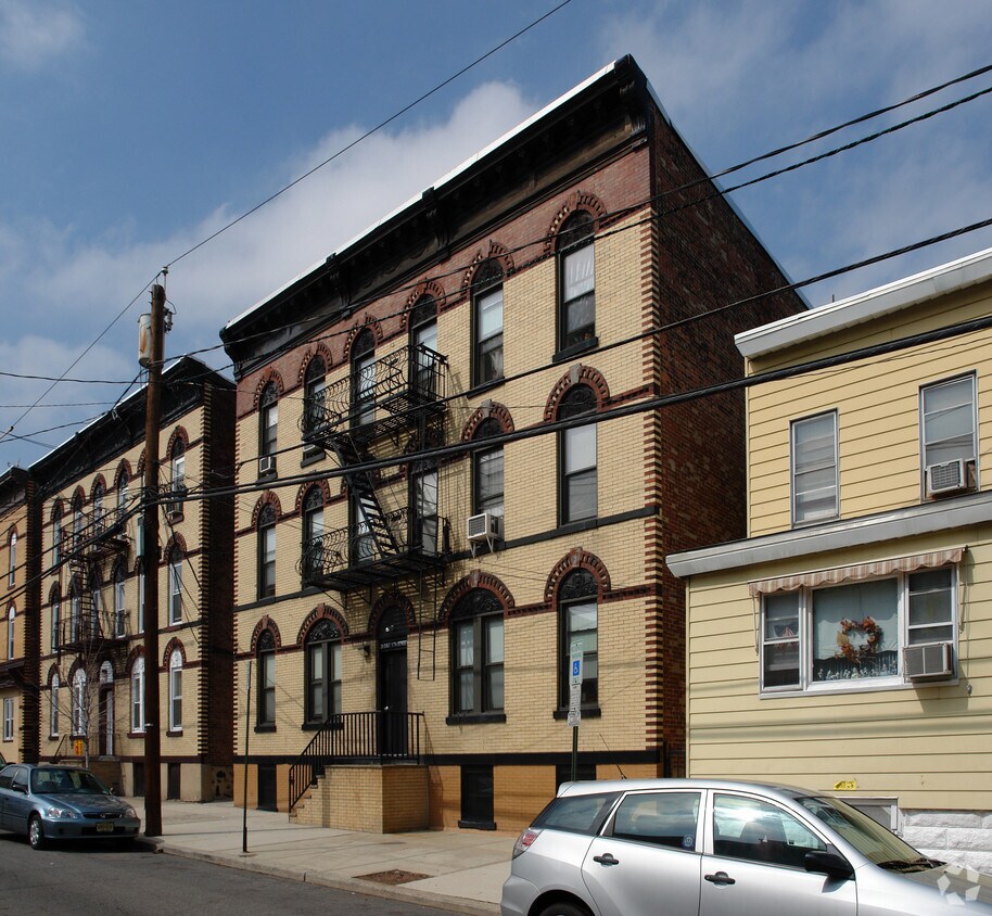 29 E 17th St, Bayonne, NJ 07002 Apartments in Bayonne, NJ