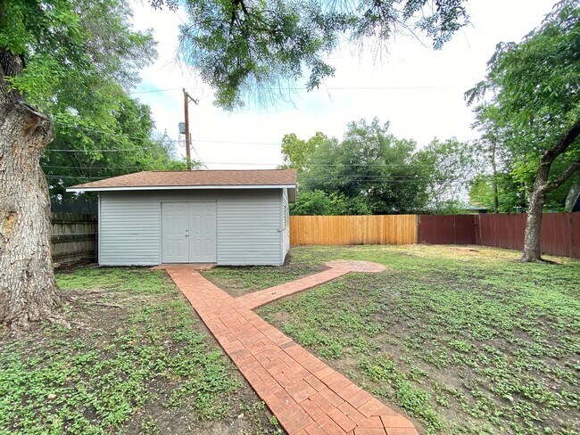 Foto del edificio - 3 Bedroom/2 Bath in Lackland Terrace Subdi...
