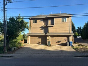 Building Photo - 940-942 River Bend Rd NW