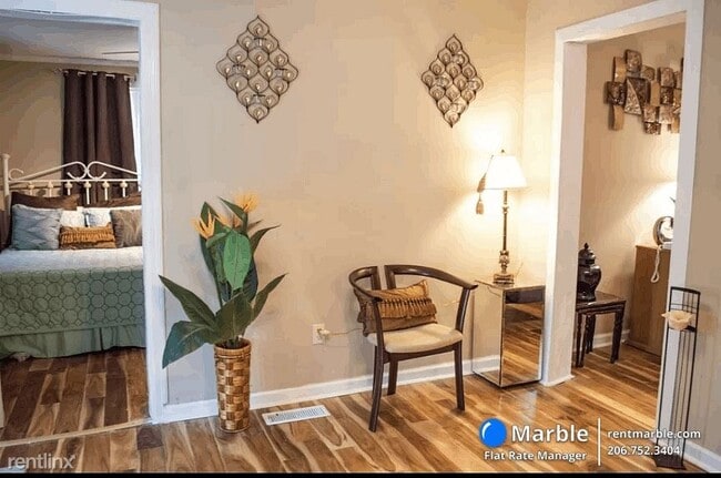 Building Photo - 2 br, 1 bath House - 849 W Brevard St