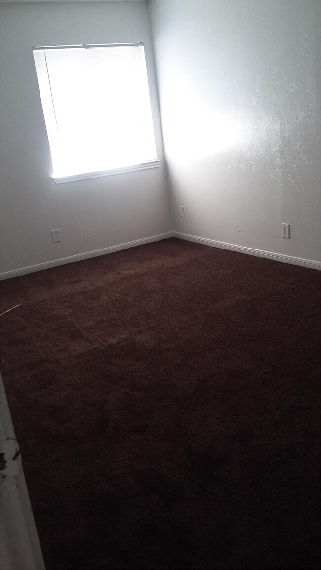 Foto del edificio - 326 Lake Meadows Dr