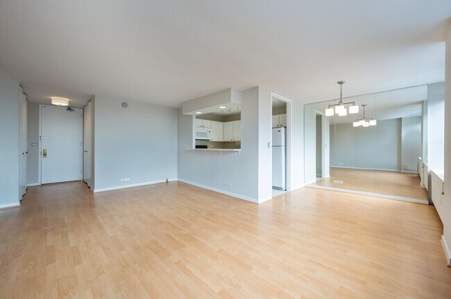 Building Photo - 655 W Irving Park Rd
