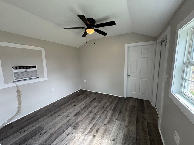 Foto del edificio - Tiny Home in Newark! Small dog allowed