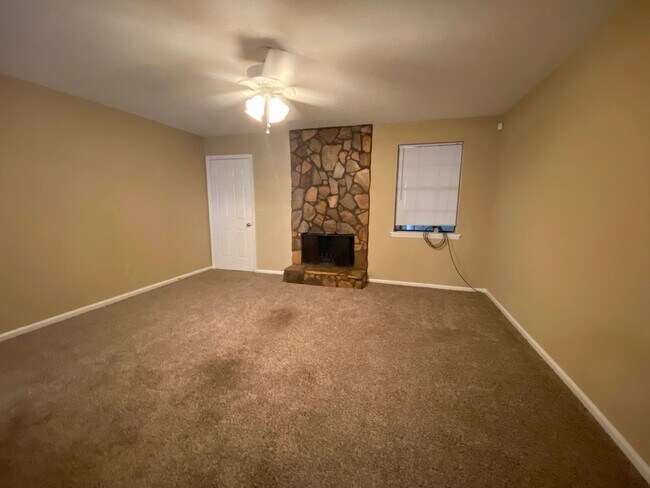 Foto del edificio - 3606 Quail Hollow Dr.