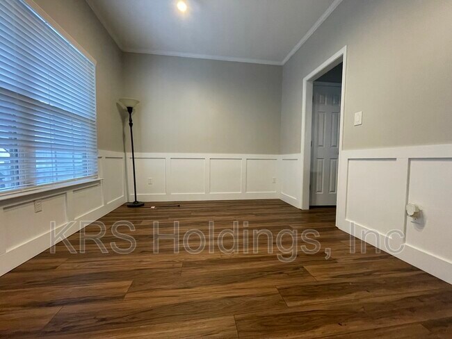 Building Photo - 210 Fallawater Way