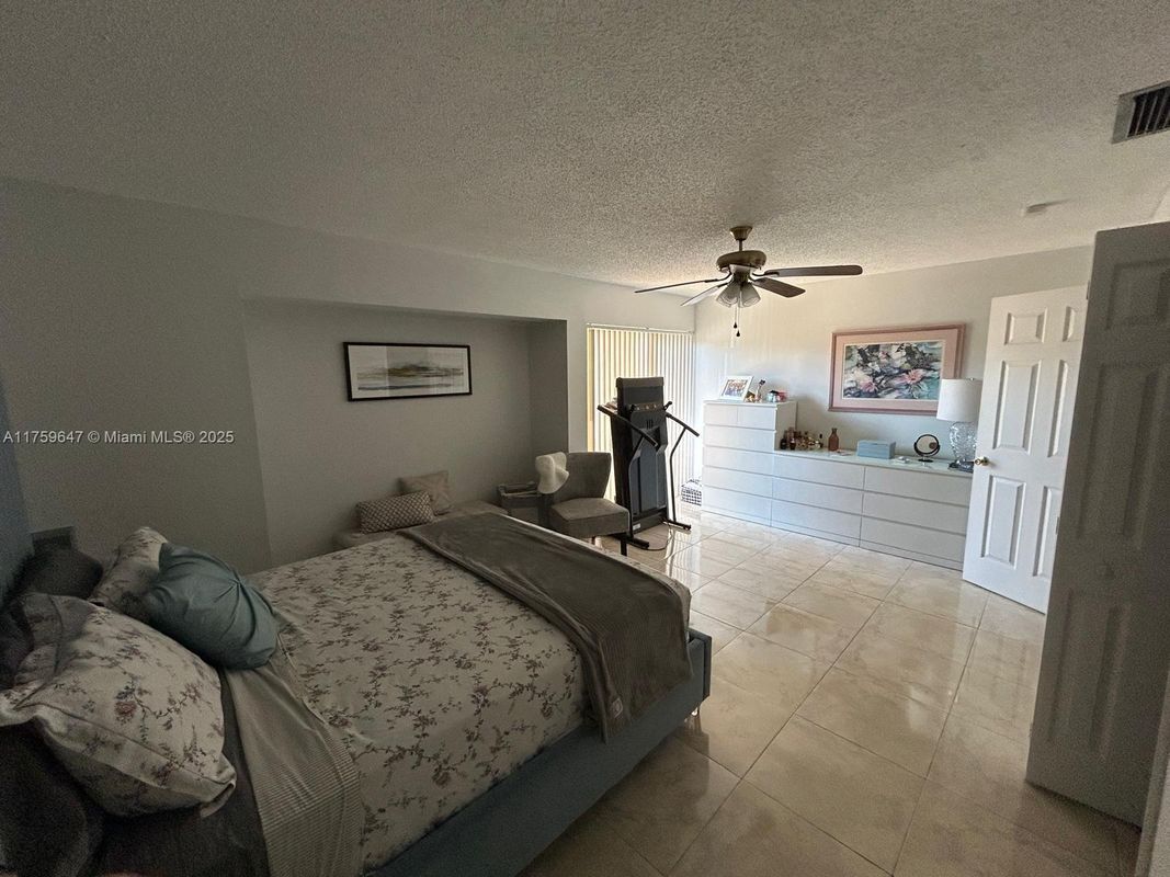 Foto del edificio - 13701 SW 84th St